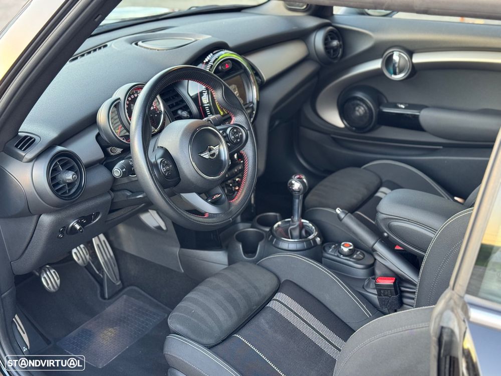 MINI Cabrio John Cooper Works - 12