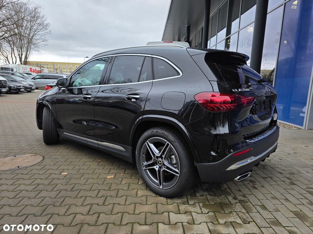 Mercedes-Benz GLA - 3