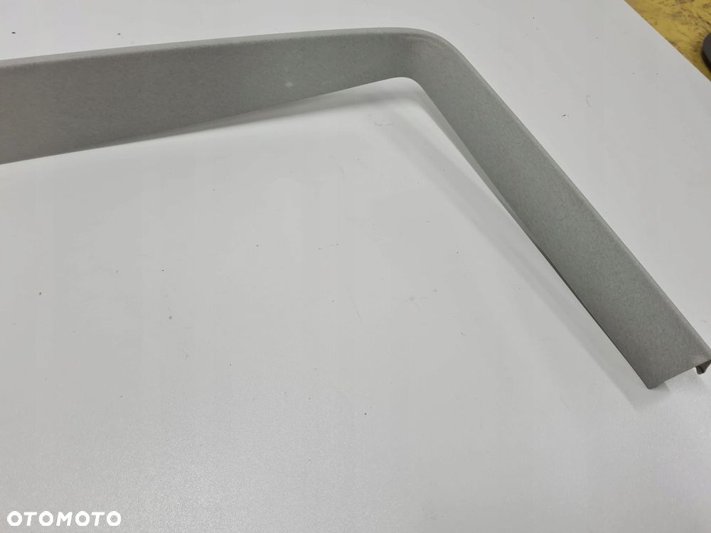 VW T5 MULTIVAN tapicerka listwa ramka klapy tył 7H5867603B - 3