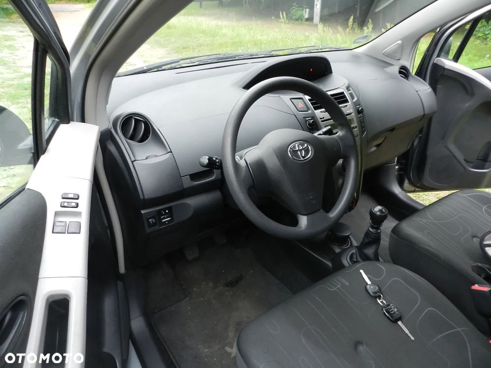 Toyota Yaris - 15