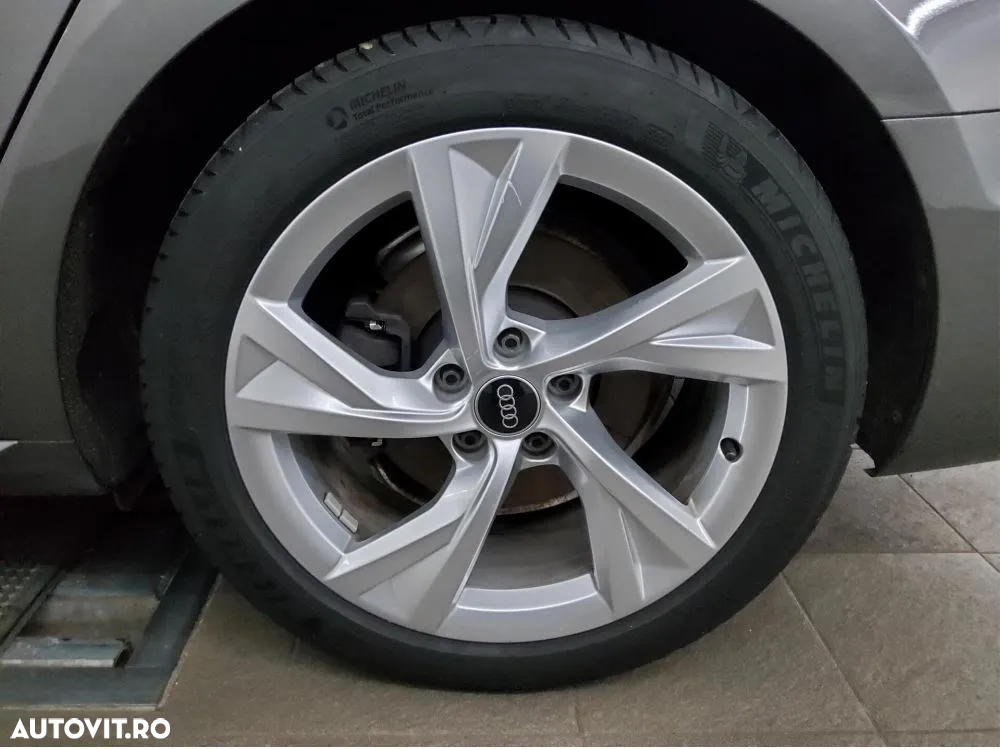 Audi A4 40 TDI S tronic S line - 8