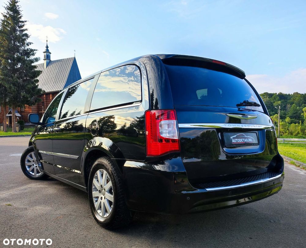 Chrysler Town & Country 3.6 Limited - 9
