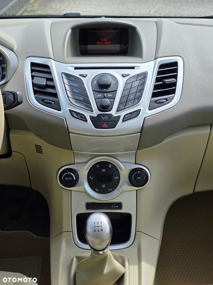 Ford Fiesta 1.4 Ghia - 21