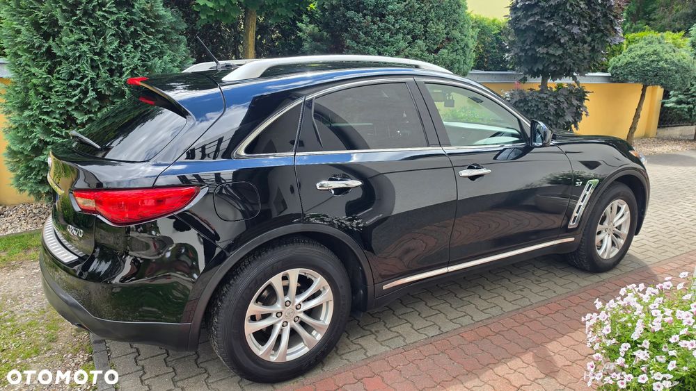 Infiniti QX70 - 8