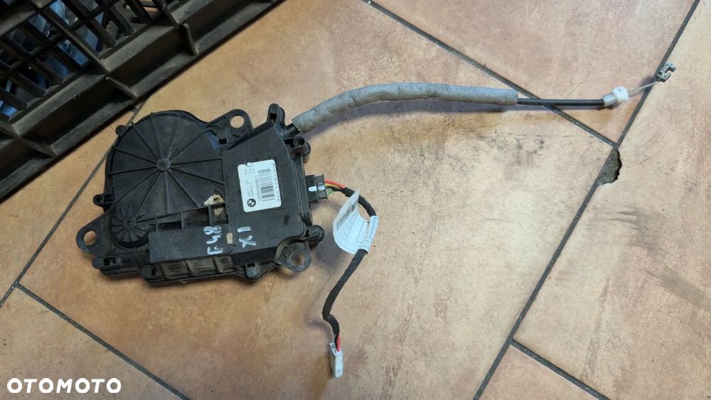 ZAMEK KLAPY BAGAŻNIKA DOCIĄG BMW X1 F48 7374006 - 1