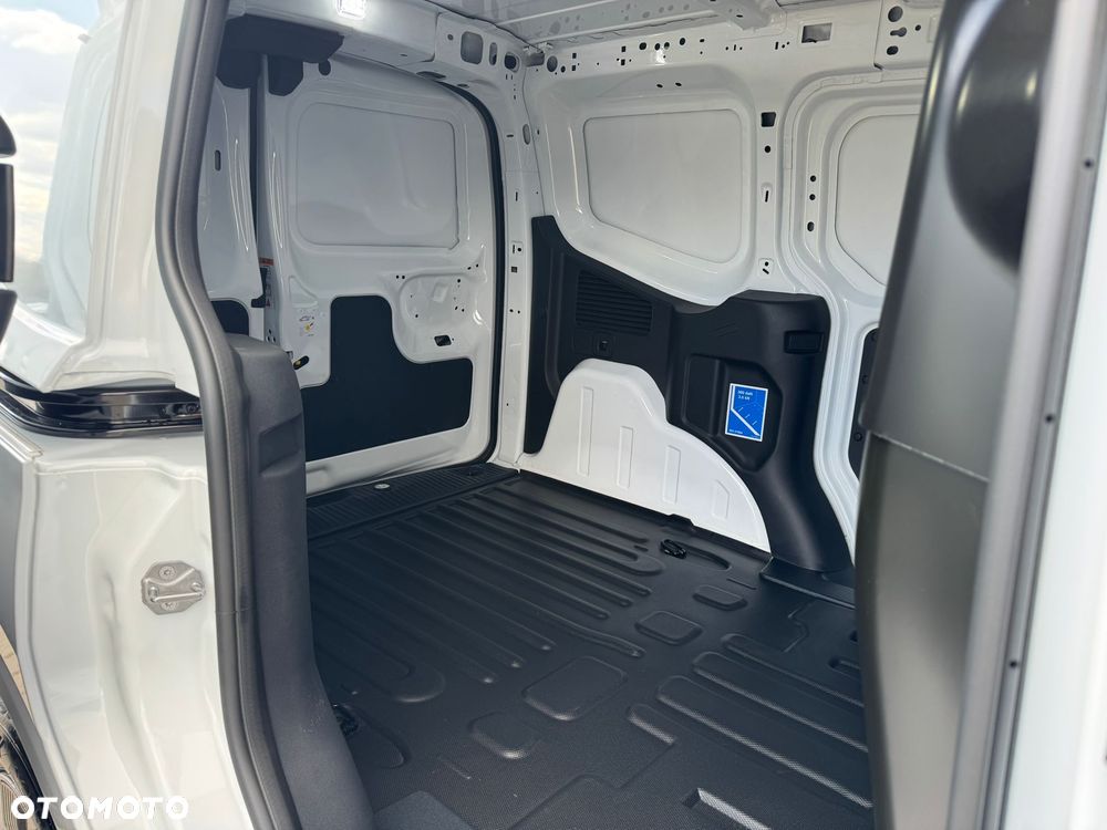 Ford Transit Courier - 14