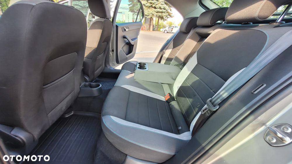 Skoda RAPID 1.2 TSI Joy - 24