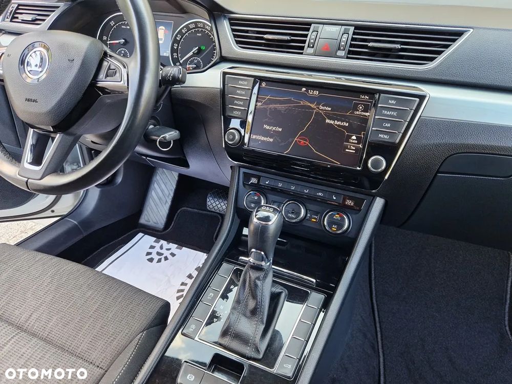 Skoda Superb Combi 2.0 TDI DSG SportLine - 34