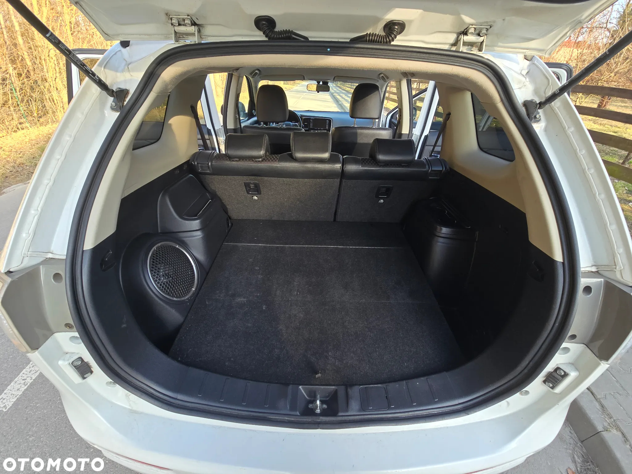 Mitsubishi Outlander 2.0 4WD Plug-In Hybrid - 22