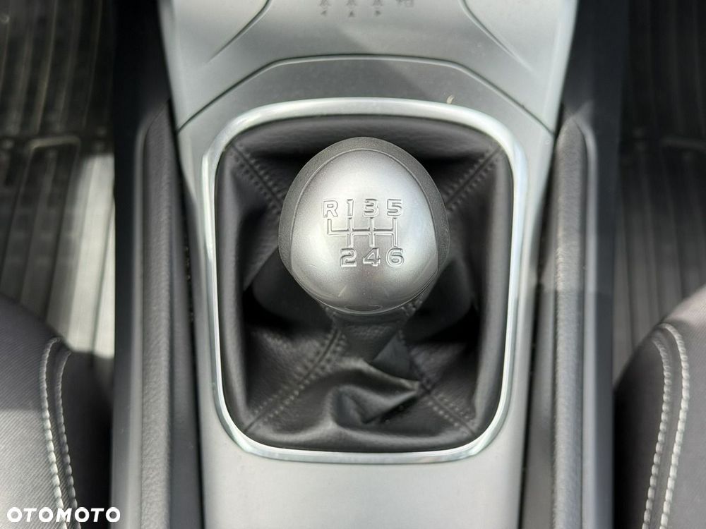 Toyota Avensis 1.6 D-4D Premium - 23