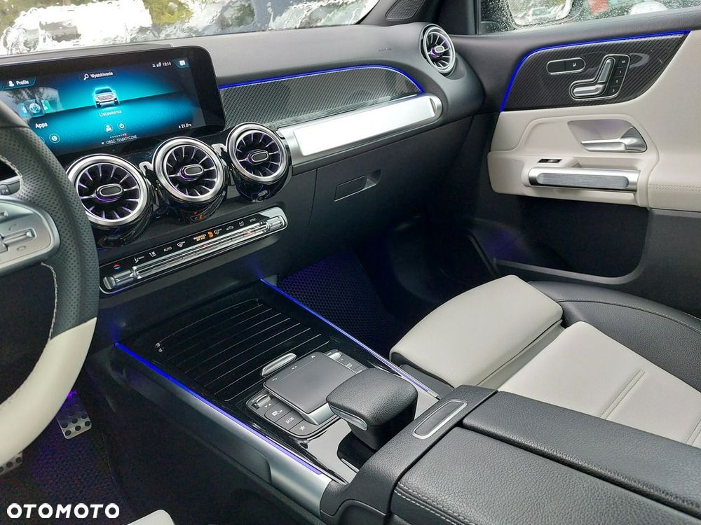 Mercedes-Benz GLB - 38