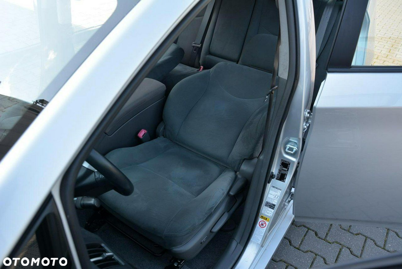 Toyota Prius 1.8 HSD Sol - 22
