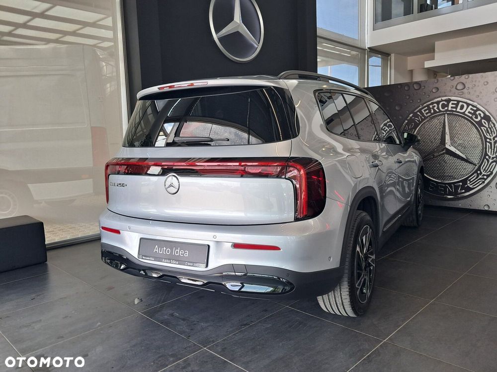 Mercedes-Benz GLB - 13