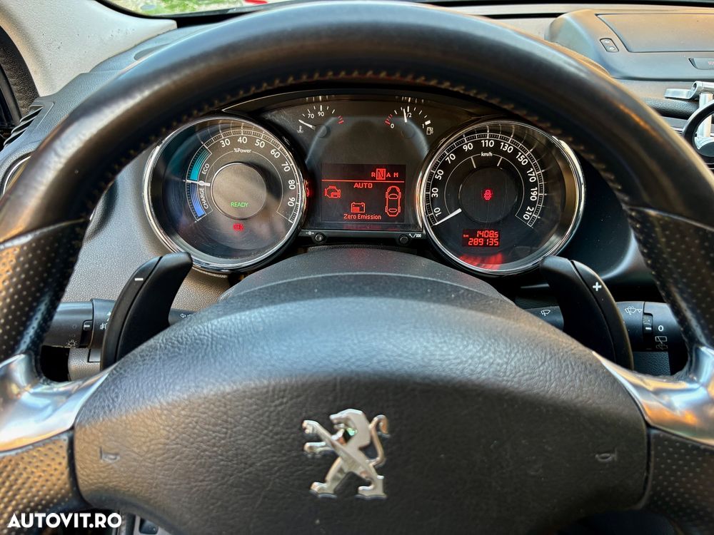 Peugeot 3008 HYbrid4 - 10
