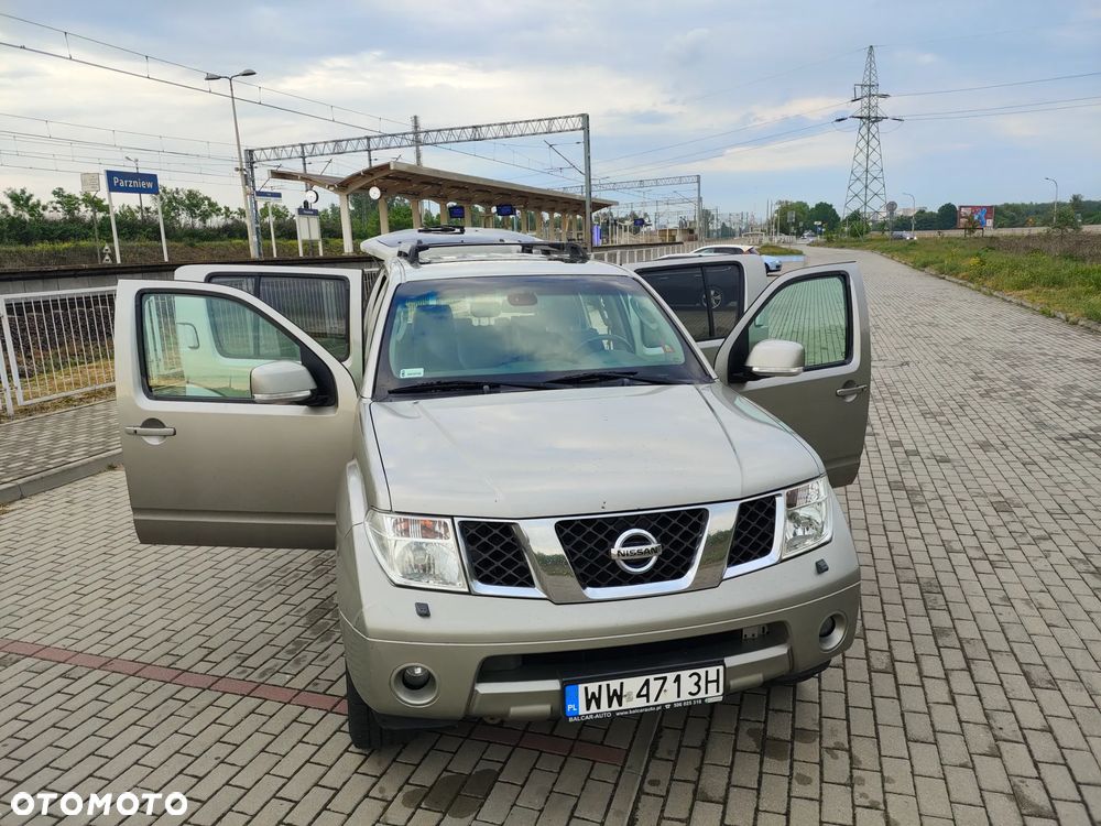 Nissan Pathfinder 2.5 D LE - 15