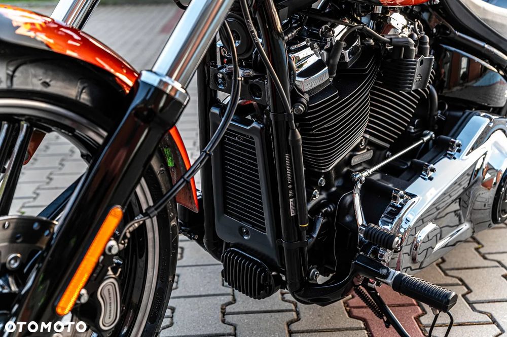 Harley-Davidson Softail Breakout - 18