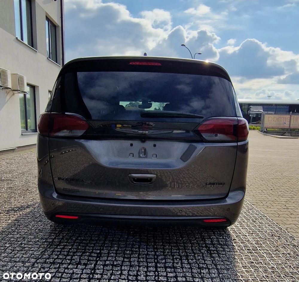 Chrysler Pacifica - 6