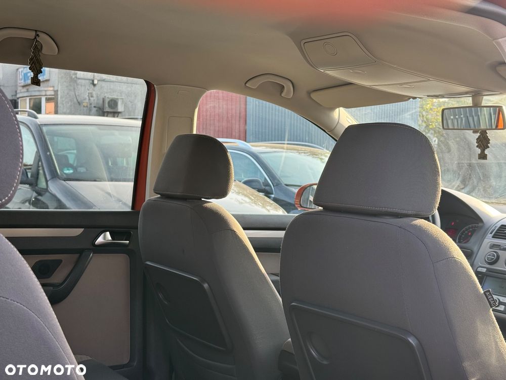 Volkswagen Touran - 18
