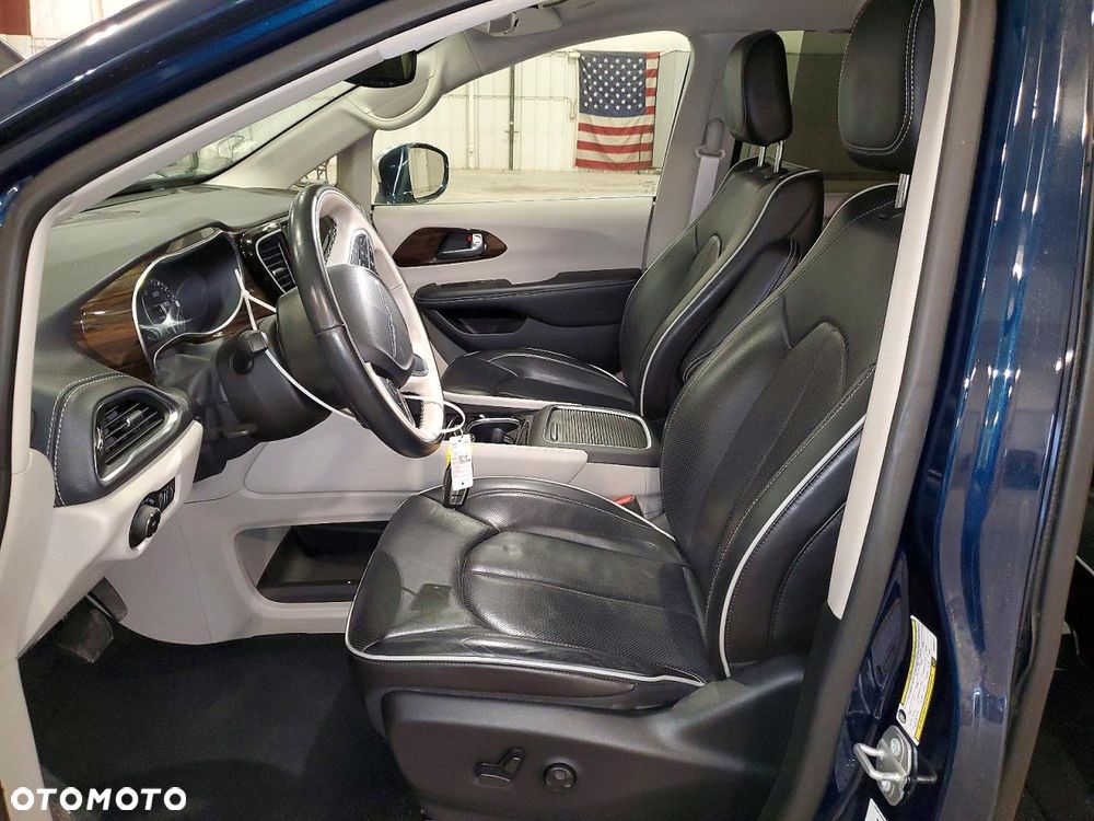 Chrysler Pacifica - 6