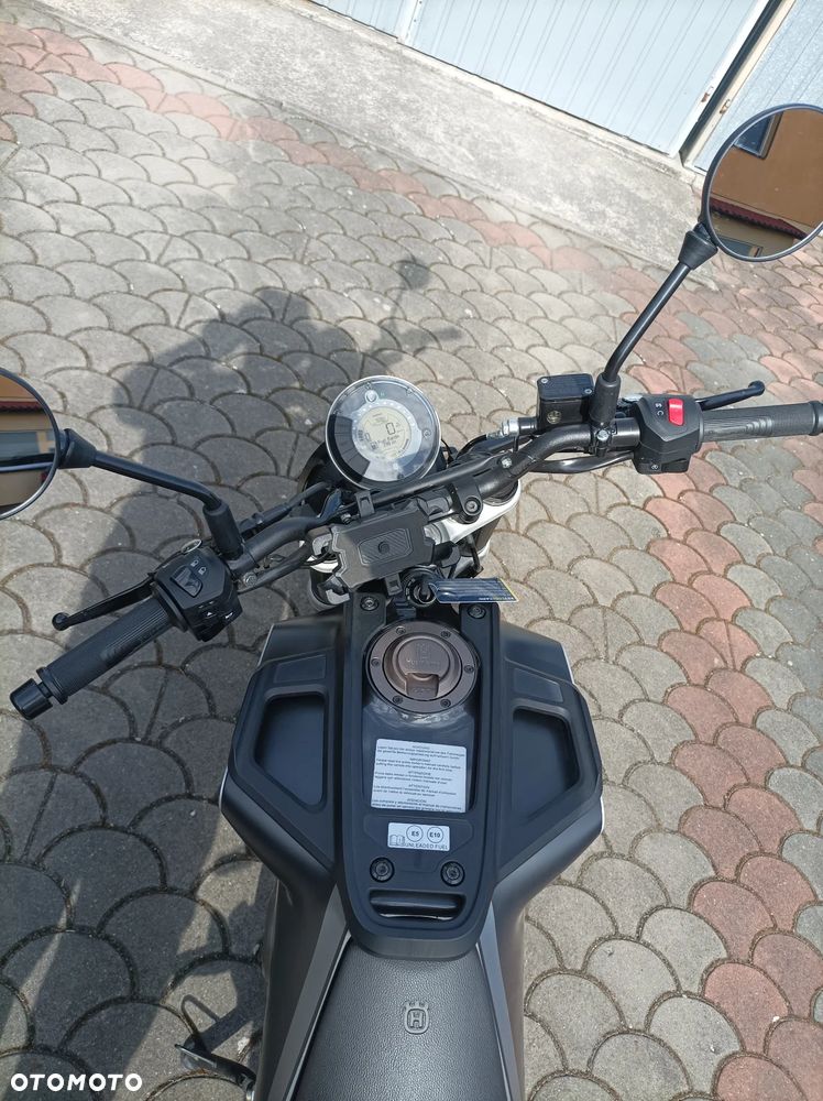 Husqvarna Svartpilen - 6