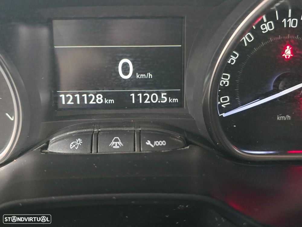 Peugeot 2008 1.2 PureTech Allure - 12