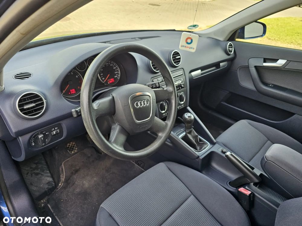 Audi A3 Sportback 1.6 Ambiente - 31