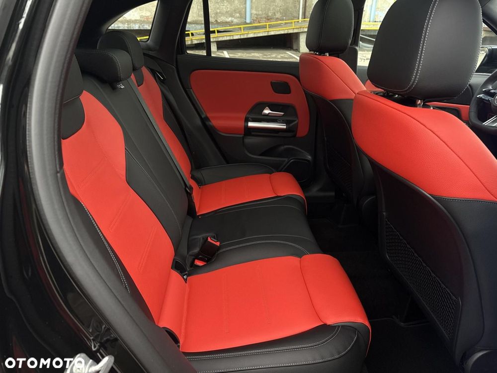 Mercedes-Benz GLA - 25