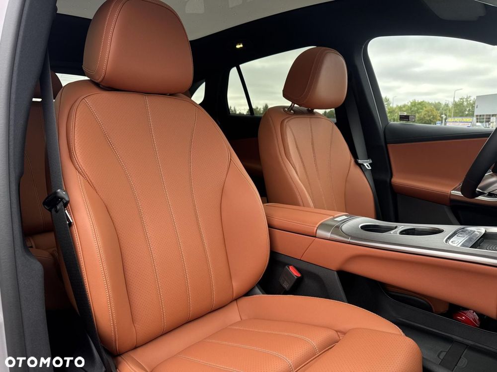 Mercedes-Benz GLC - 22