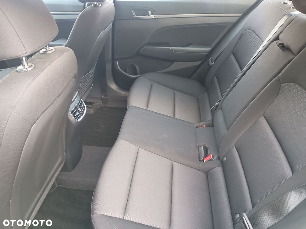 Hyundai Elantra - 17