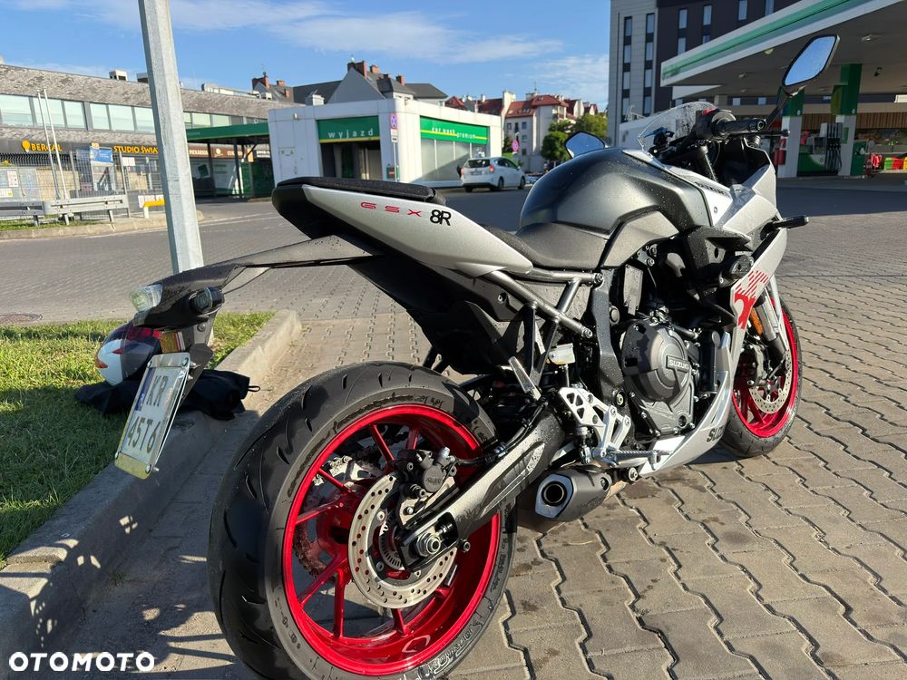 Suzuki GSX - 6
