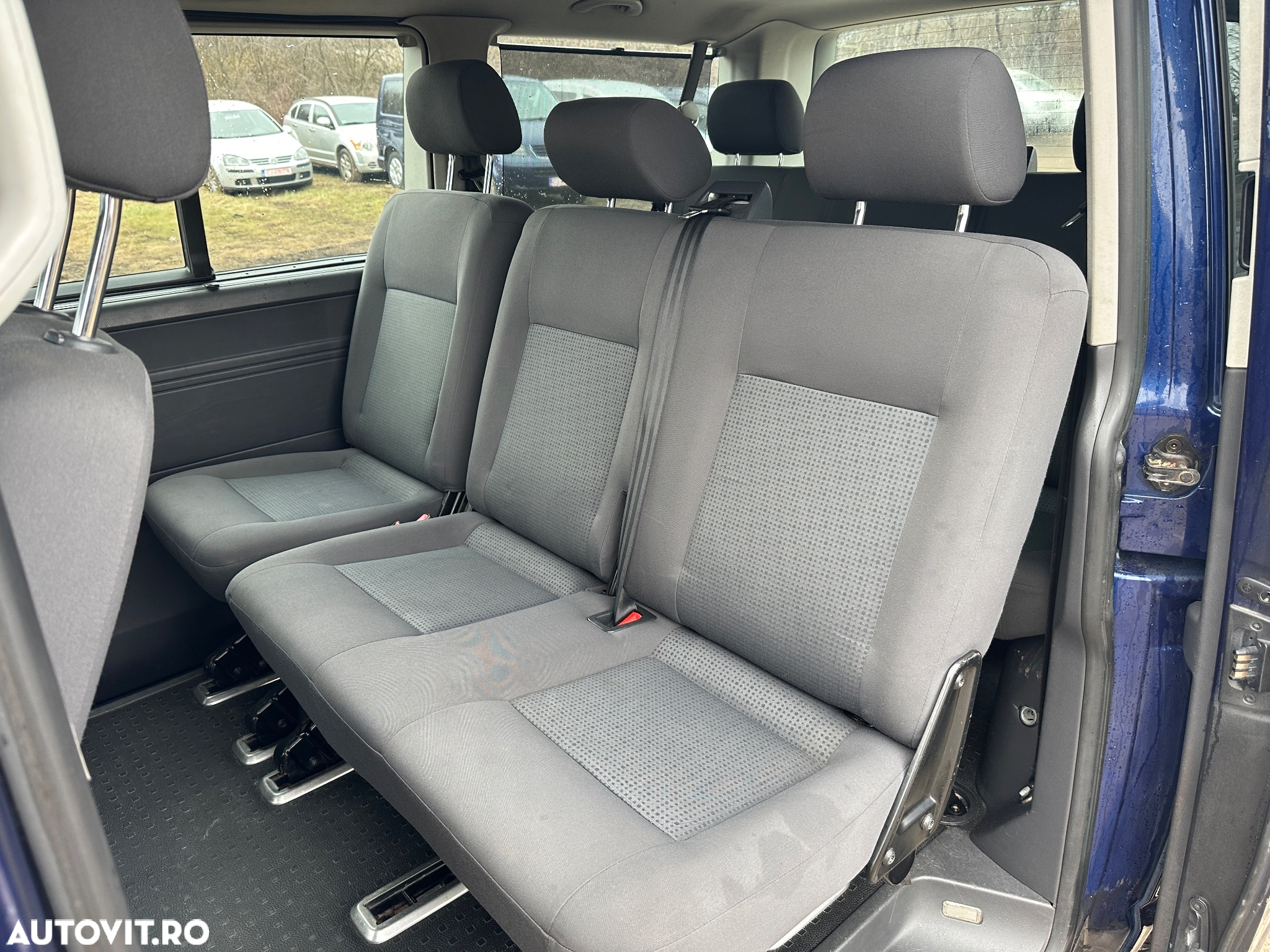 Volkswagen Caravelle - 13