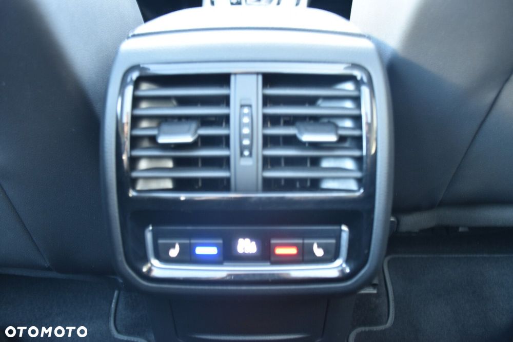 Volkswagen Passat 2.0 TDI Bi-Turbo BMT 4Mot Highline DSG - 31