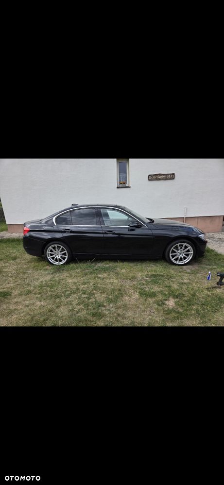 BMW Seria 3 2012 photo 2