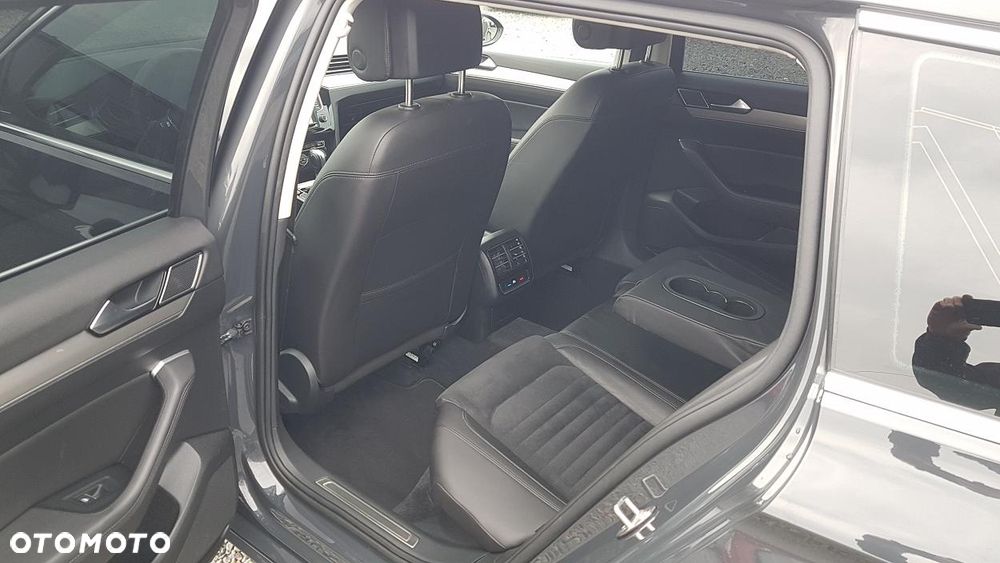 Volkswagen Passat Variant 2.0 TDI SCR DSG Highline - 23