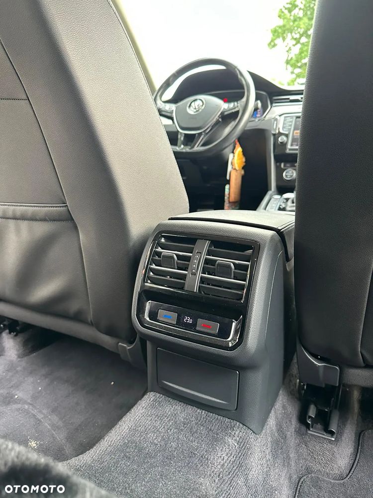 Volkswagen Passat - 32