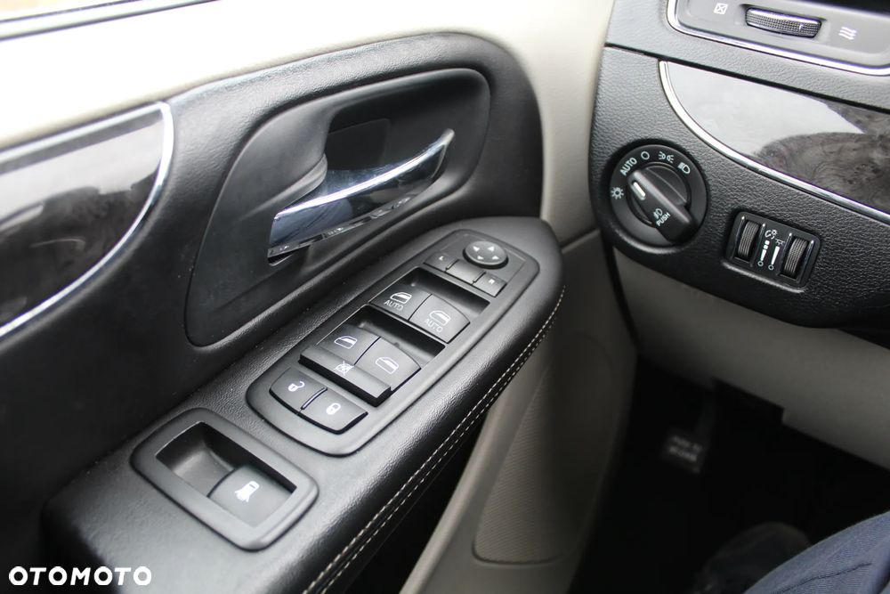 Chrysler Town & Country 3.6 Touring - 36