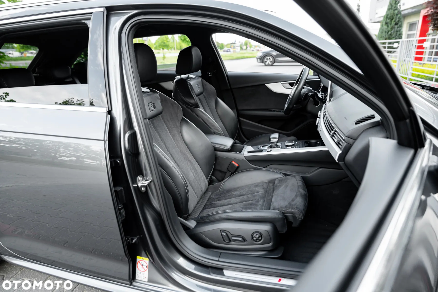 Audi A4 Avant 40 TDI quattro S tronic S line - 28