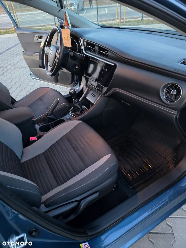 Toyota Auris 1.6 Premium Comfort - 25