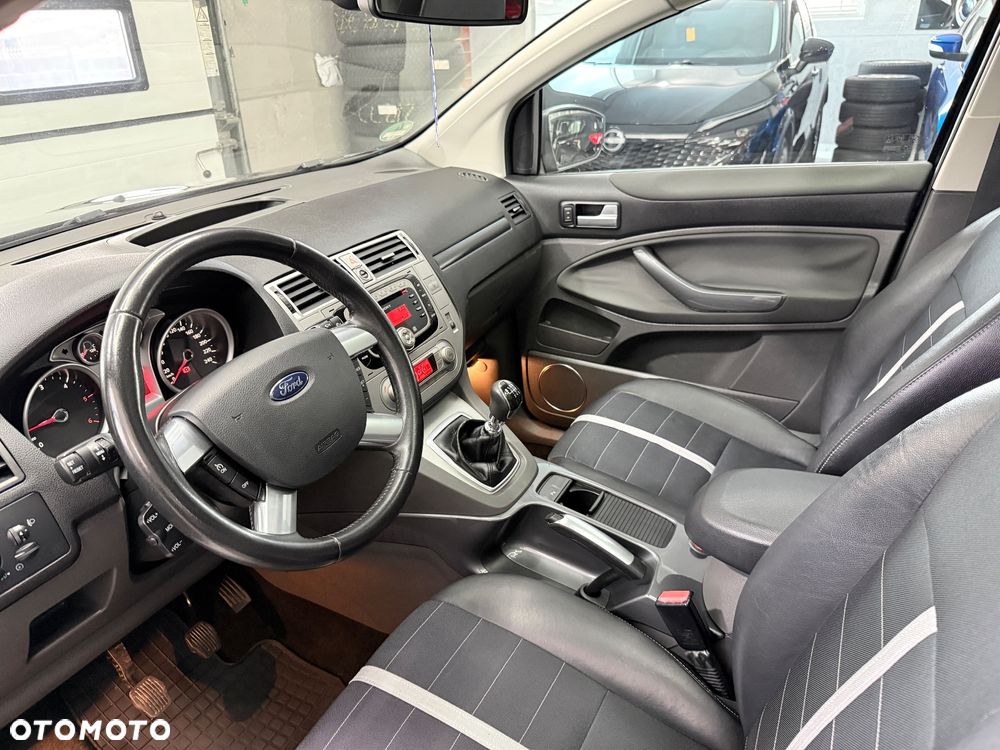 Ford Kuga 2.0 TDCi 2x4 Titanium - 18