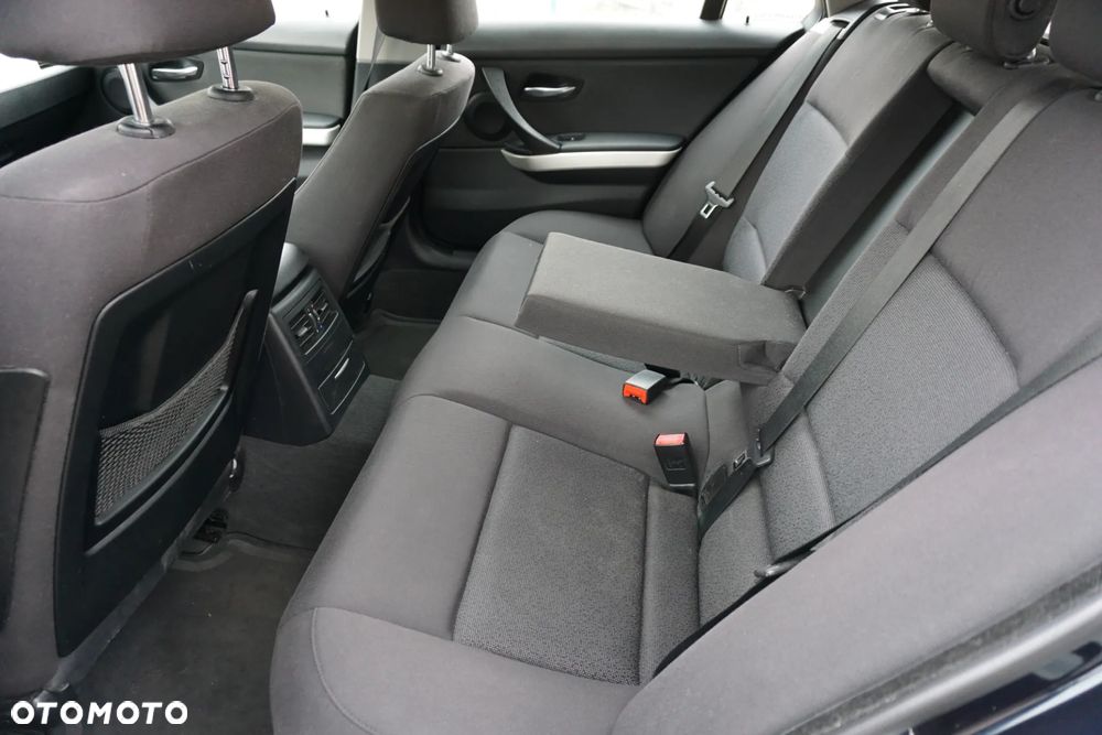 BMW Seria 3 318i Edition Sport - 10