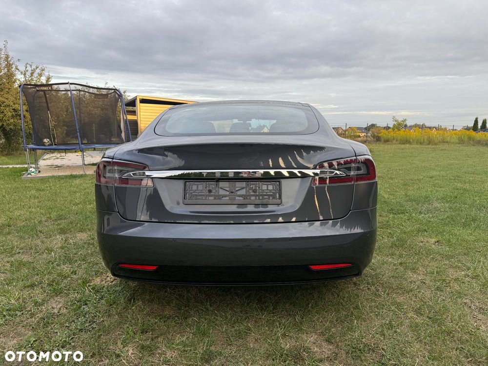 Tesla Model S - 17