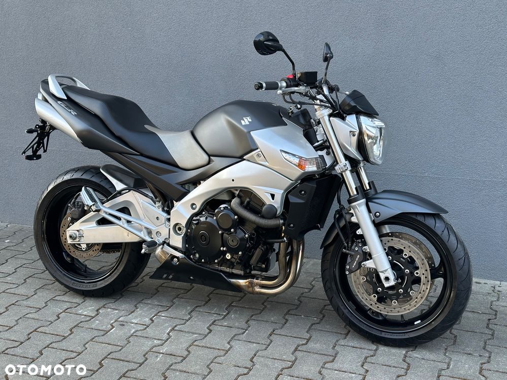 Suzuki GSR - 2