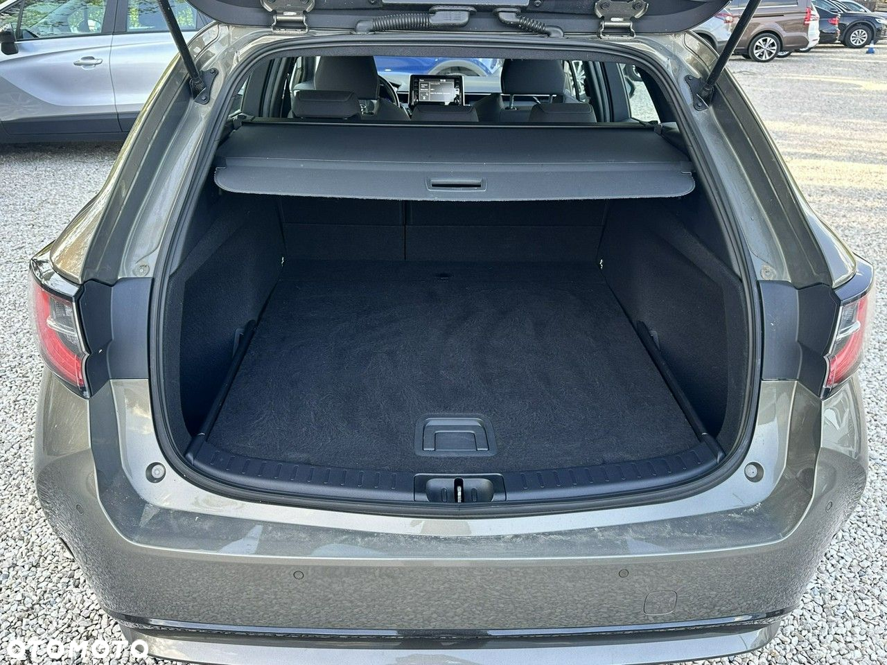 Toyota Corolla 1.8 Hybrid Comfort - 13