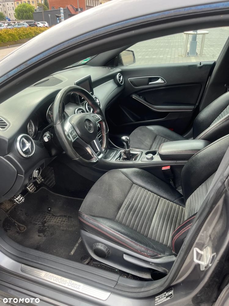 Mercedes-Benz CLA 180 AMG Line - 3