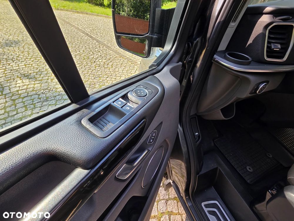 Ford Tourneo Custom - 21