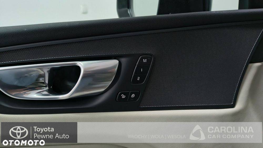 Volvo XC 60 B4 D AWD Plus Dark - 20