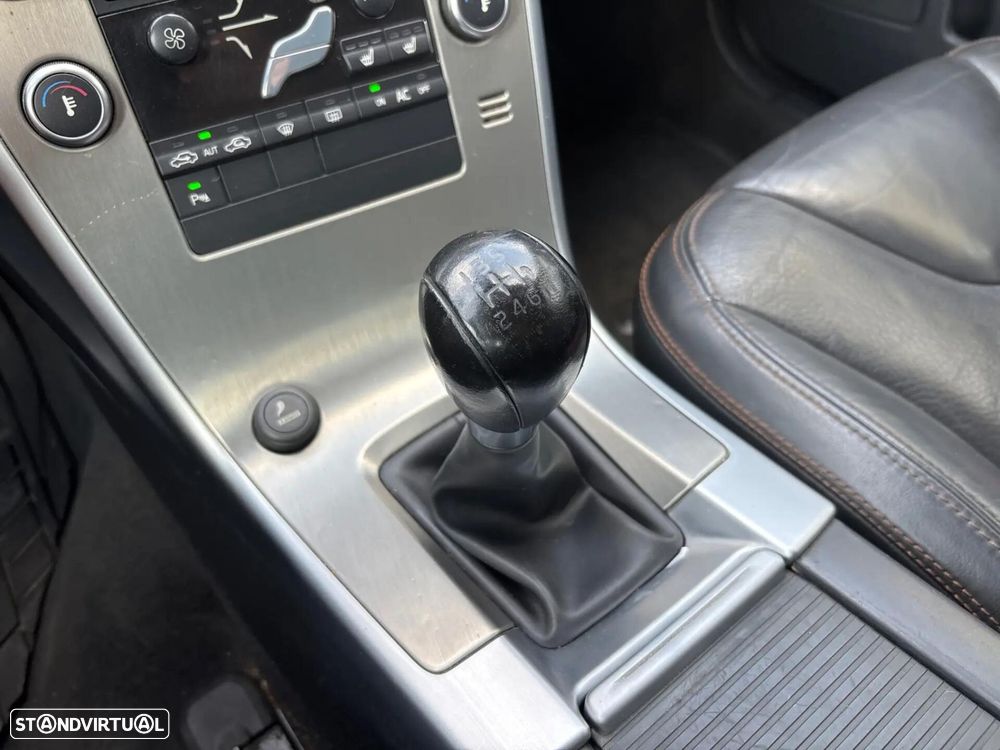 Volvo XC 60 2.4 D Drive Momentum - 13