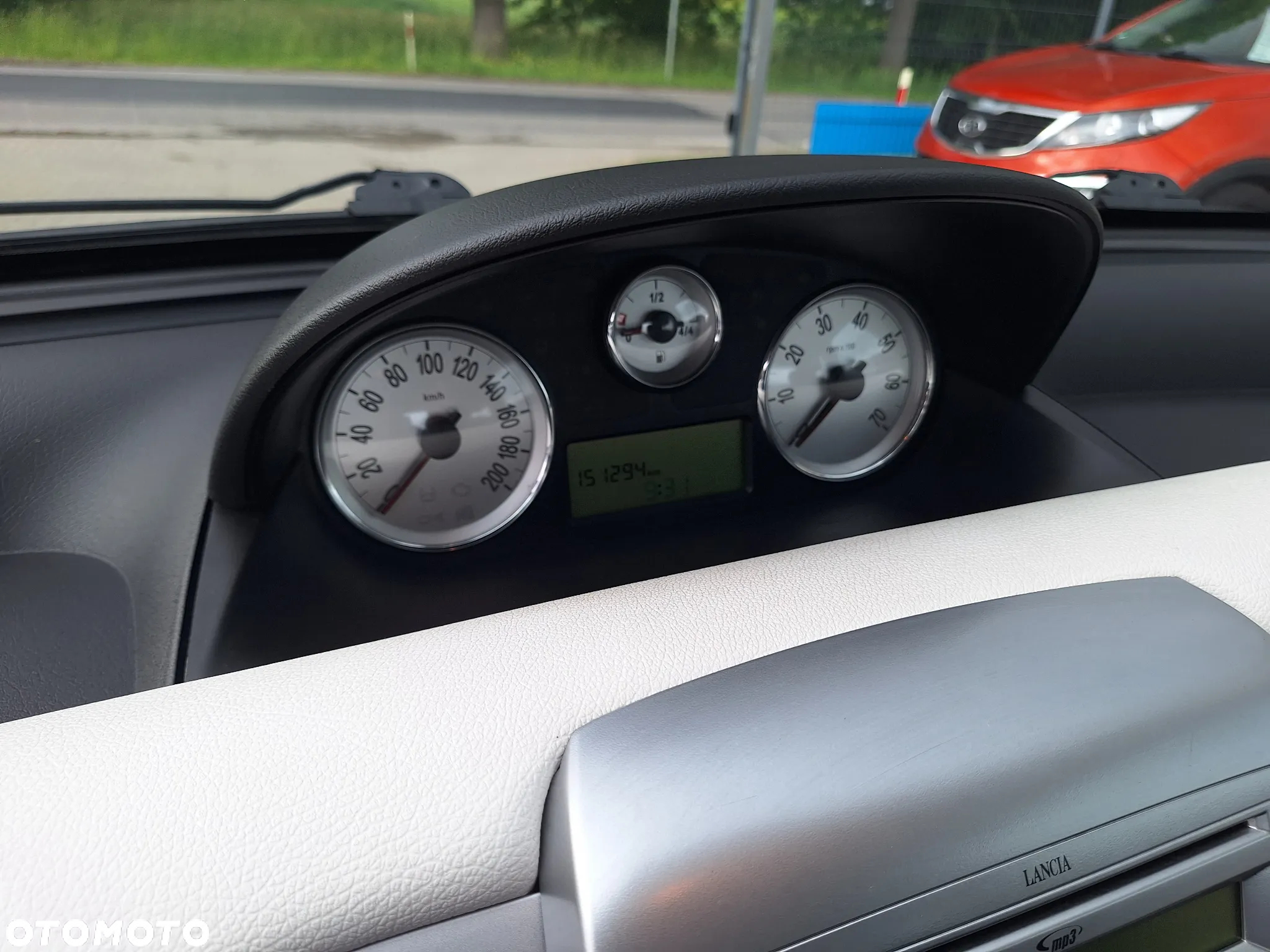 Lancia Ypsilon 1.2 8V Argento (4 os.) - 25