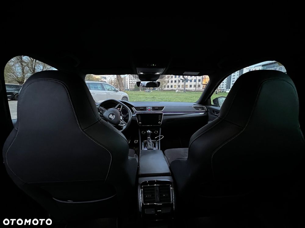 Skoda Superb 2.0 TDI Sportline DSG - 12