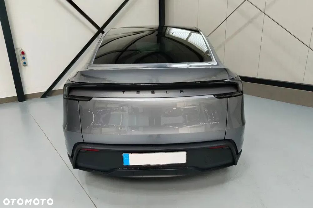 Tesla Y 79kWh Long Range AWD - 5